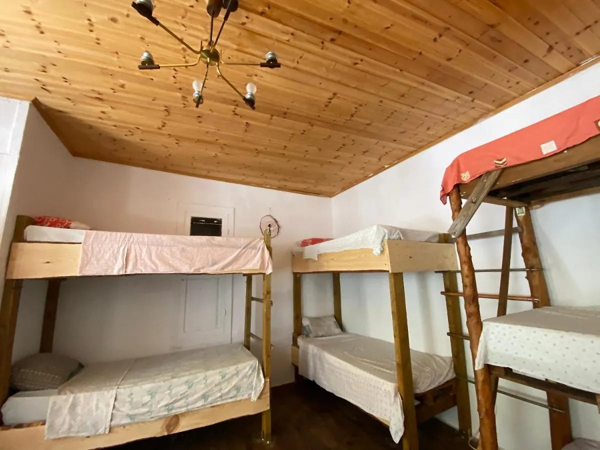 Shotgun Hostel & Guesthouse Vuno