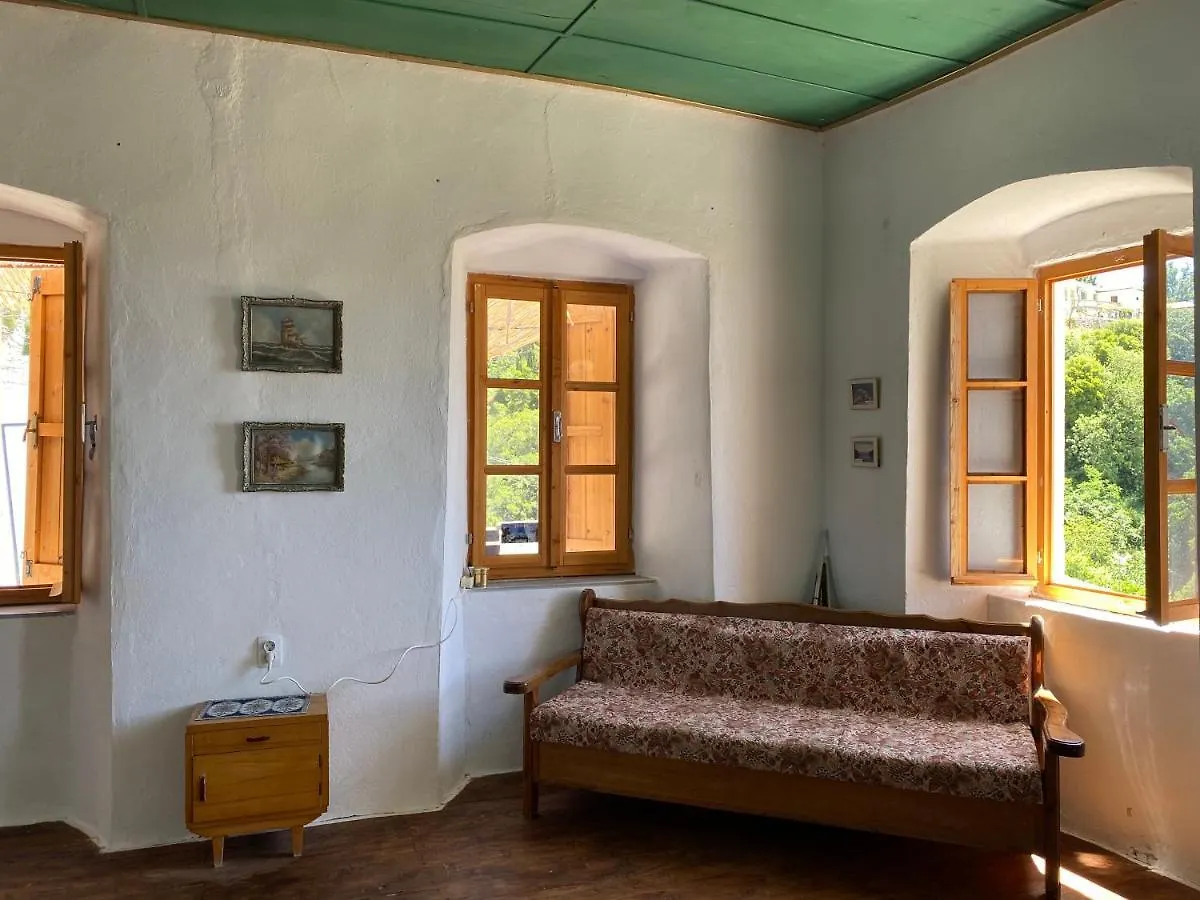 Shotgun Hostel & Guesthouse Vuno