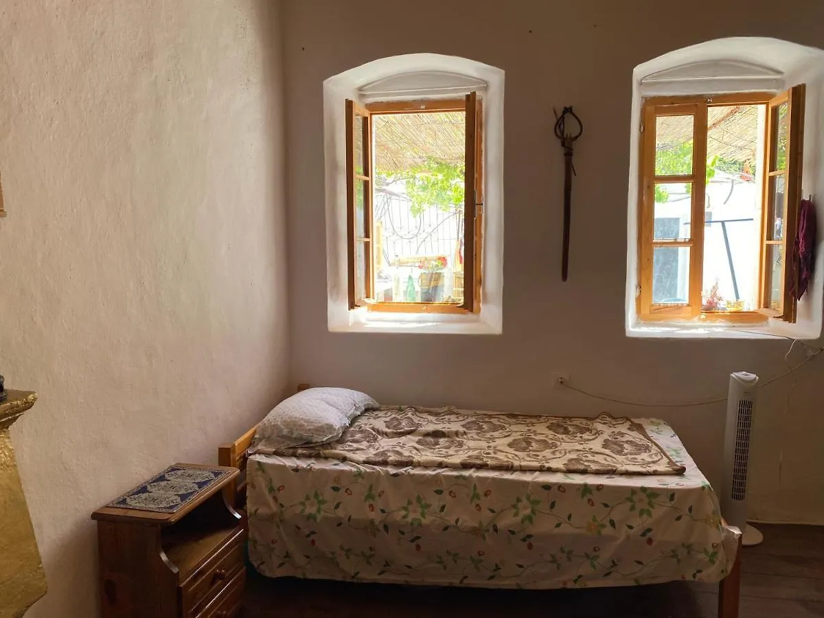 Shotgun Hostel & Guesthouse Vuno