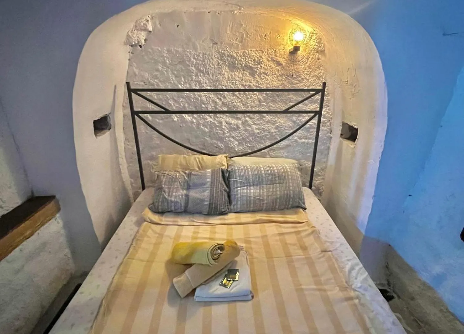 Shotgun Hostel & Guesthouse Vuno 0*,  Albania